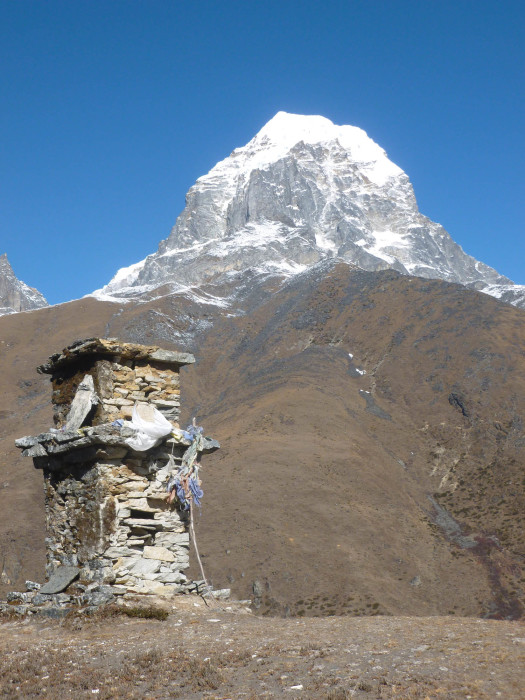 I believe this peak is Taboche