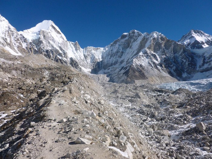 Hiking along the moraine to Everest Base Camp