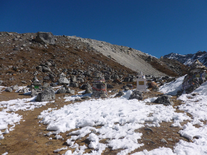 Memorials to climbers who died on Everest