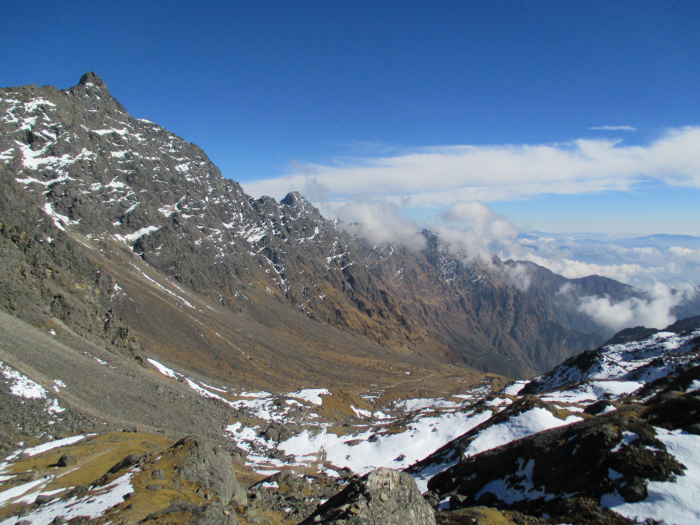 Looking down from Laurebina Pass (15,124 feet/4,610 meters).